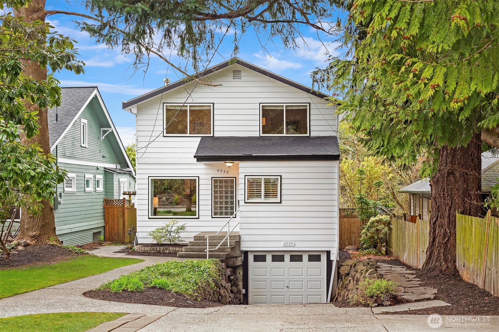 6939 Fauntleroy Way SW