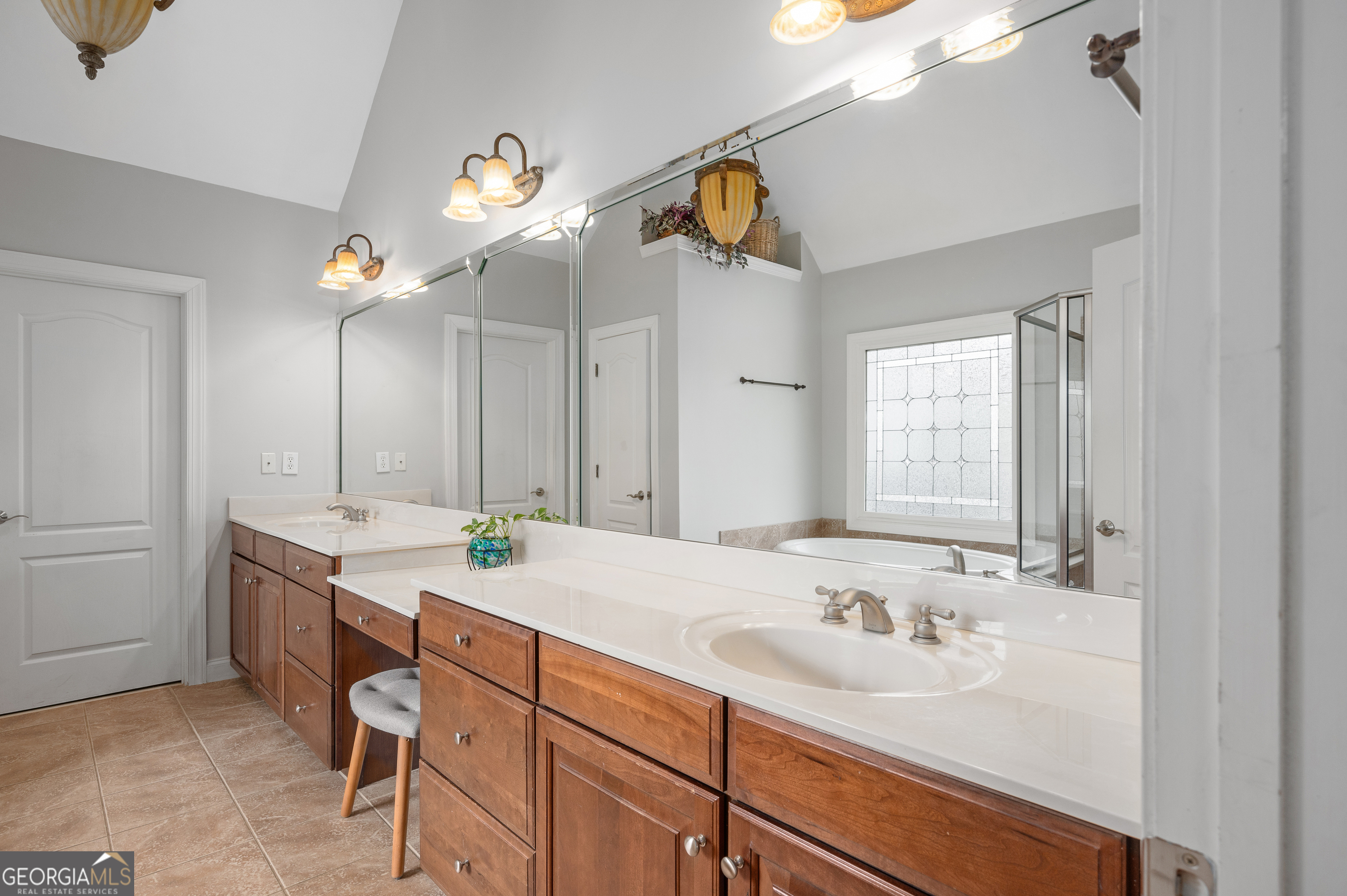 5945 Broadwater Trail