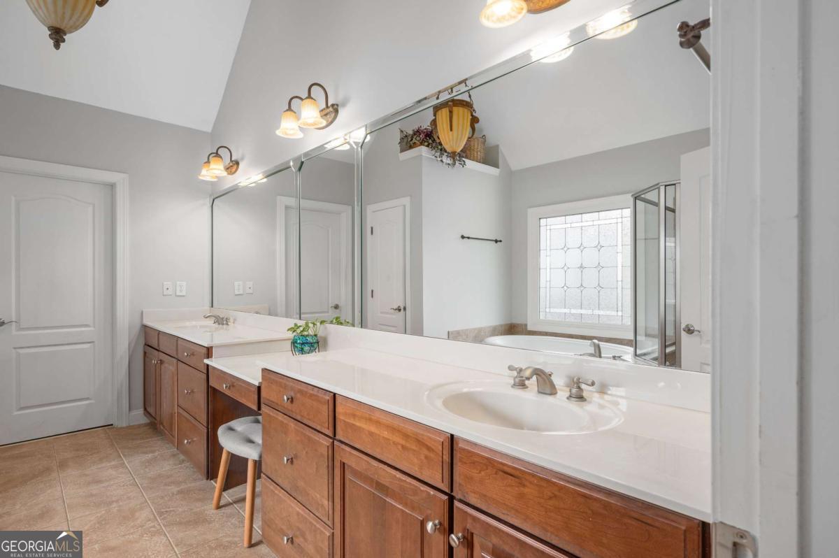 5945 Broadwater Trail