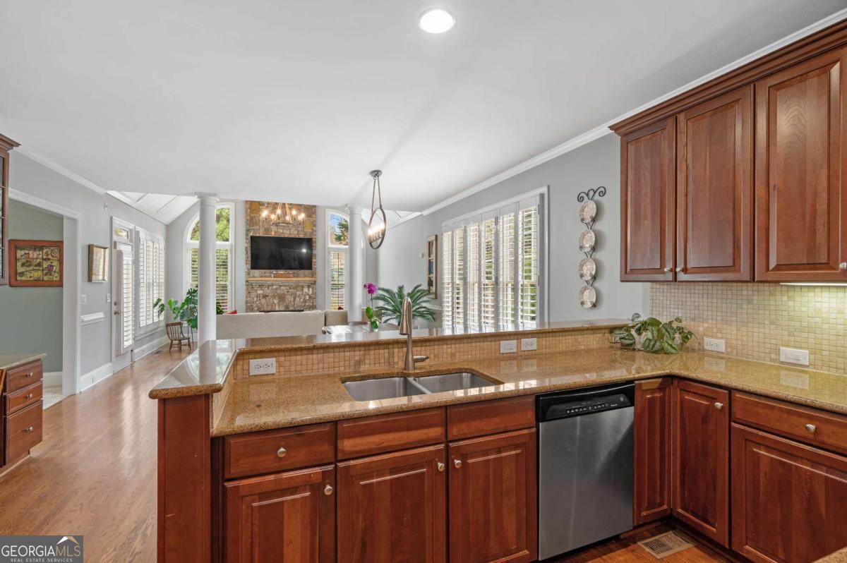 5945 Broadwater Trail