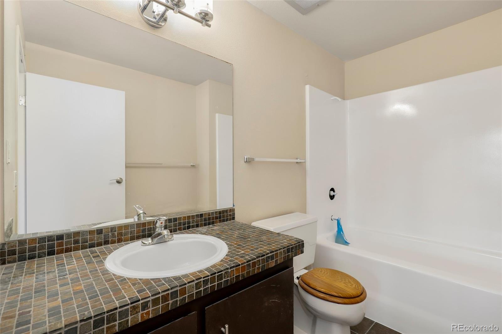 100 Park Avenue W Unit: 705