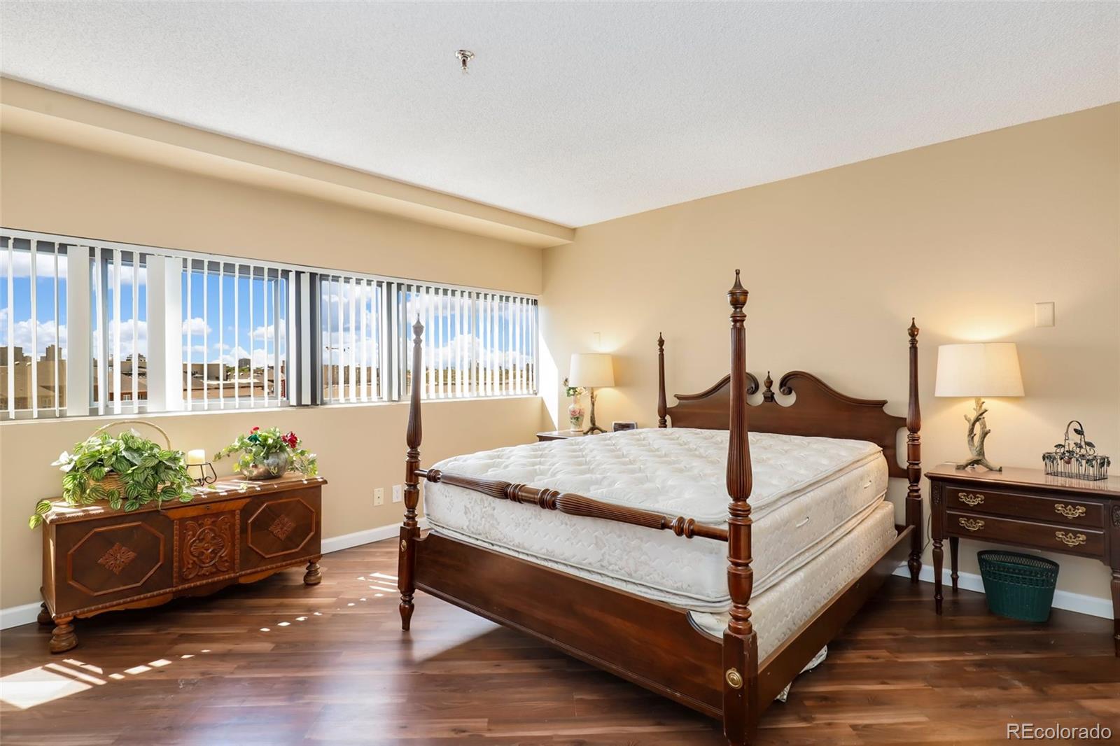 100 Park Avenue W Unit: 705