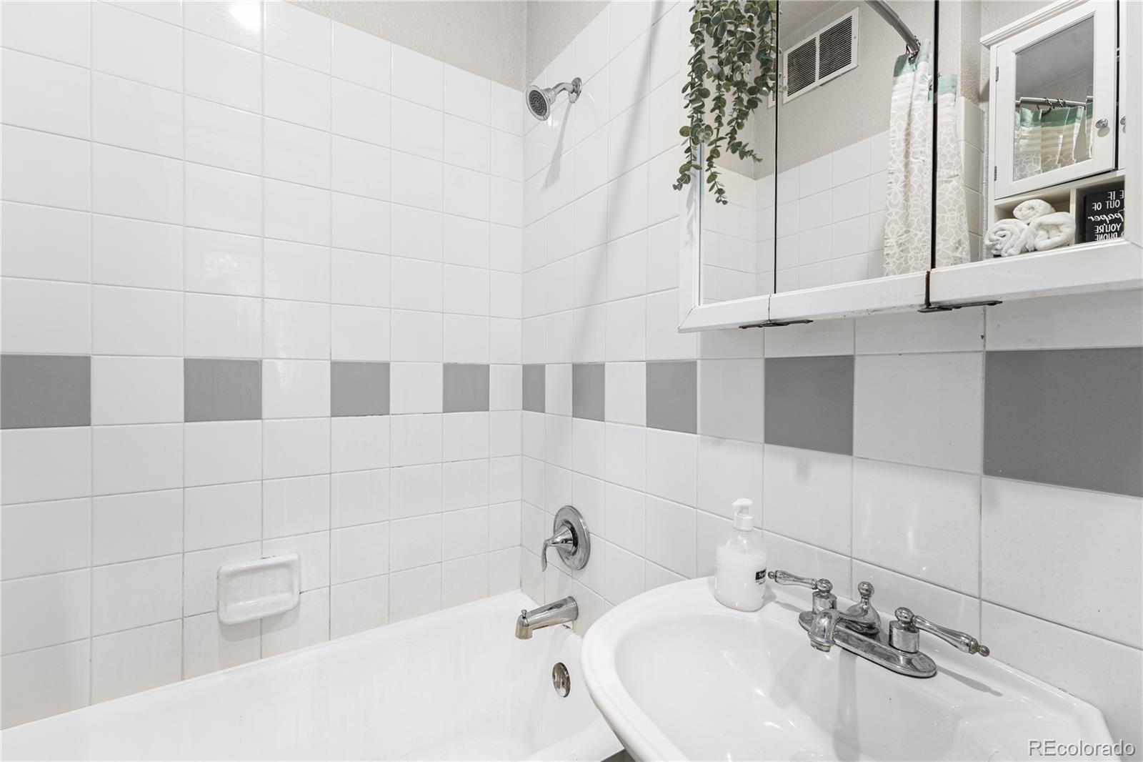 1351 N Washington Street Unit: 15