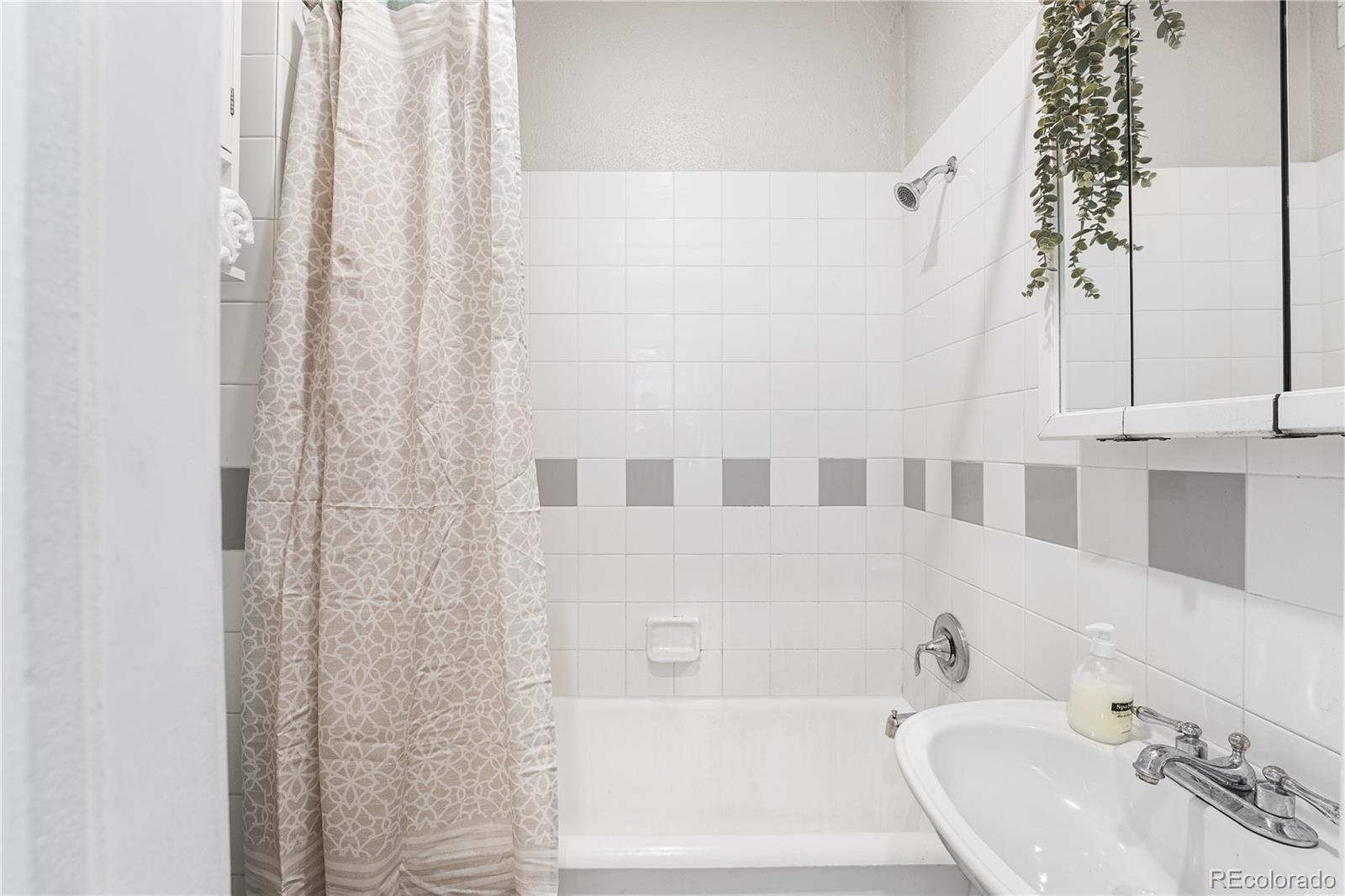 1351 N Washington Street Unit: 15