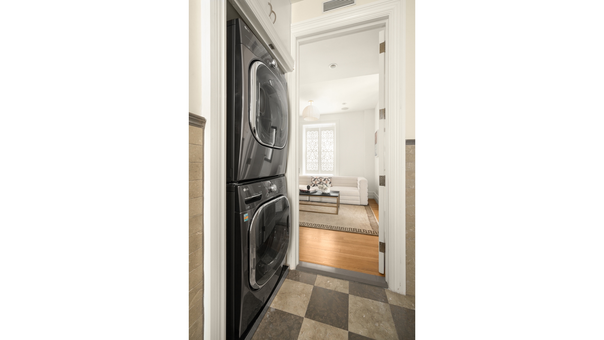 137 Riverside Drive, #2DE/1CD - The Clarendon