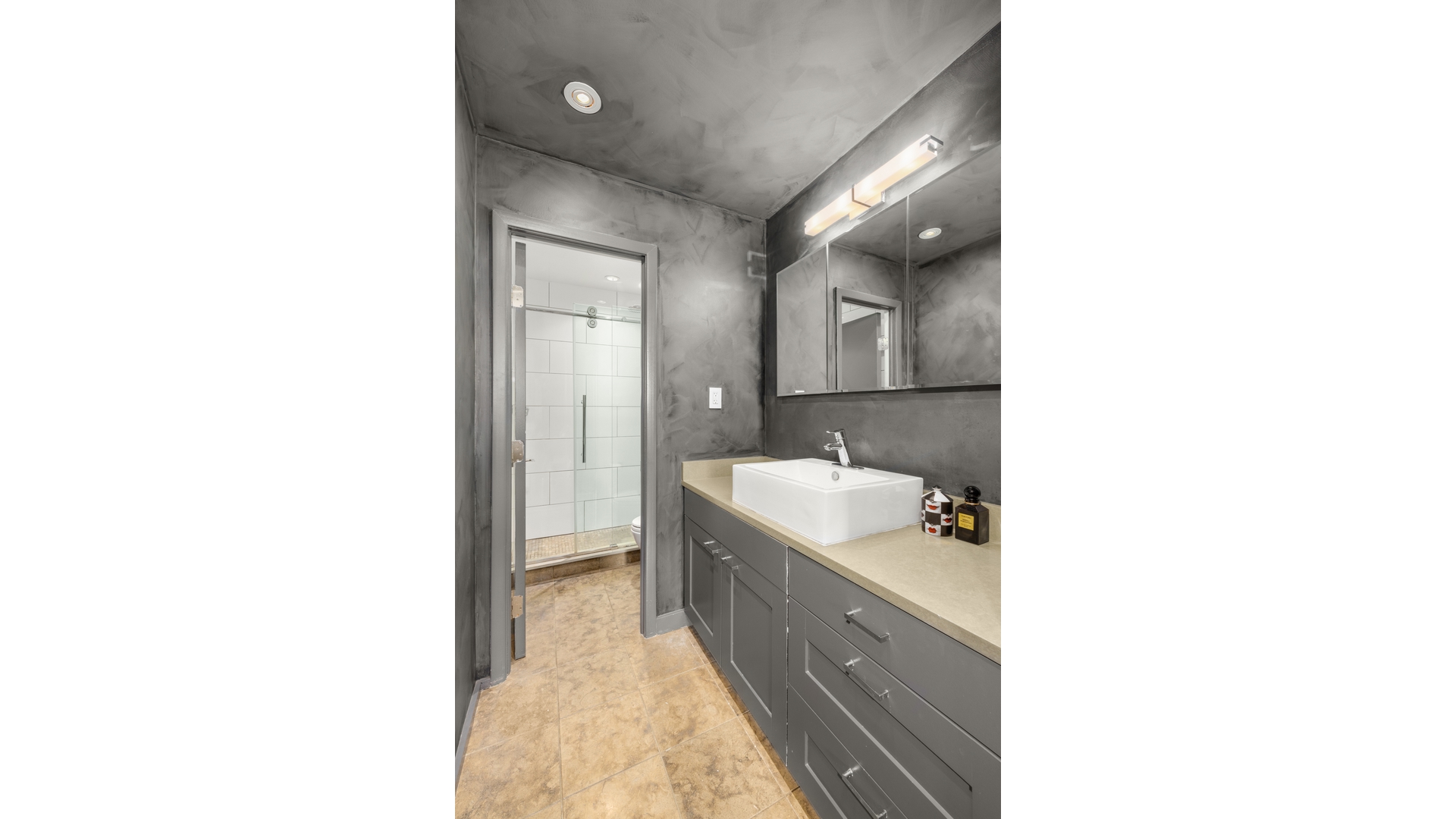 251 W 19TH Street, #5D