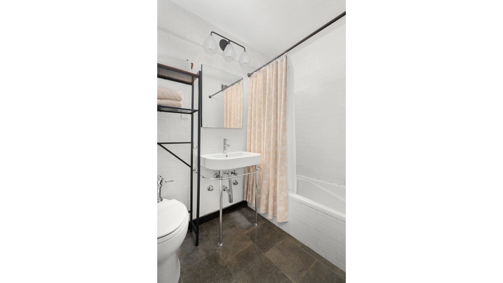 77 7TH Avenue,  17H - The Vermeer