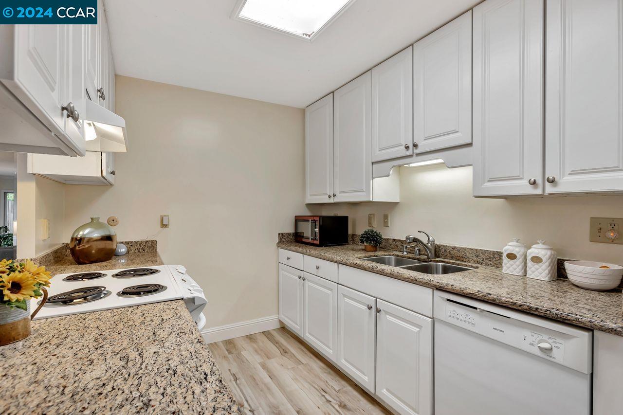1904 Ptarmigan Dr # 2