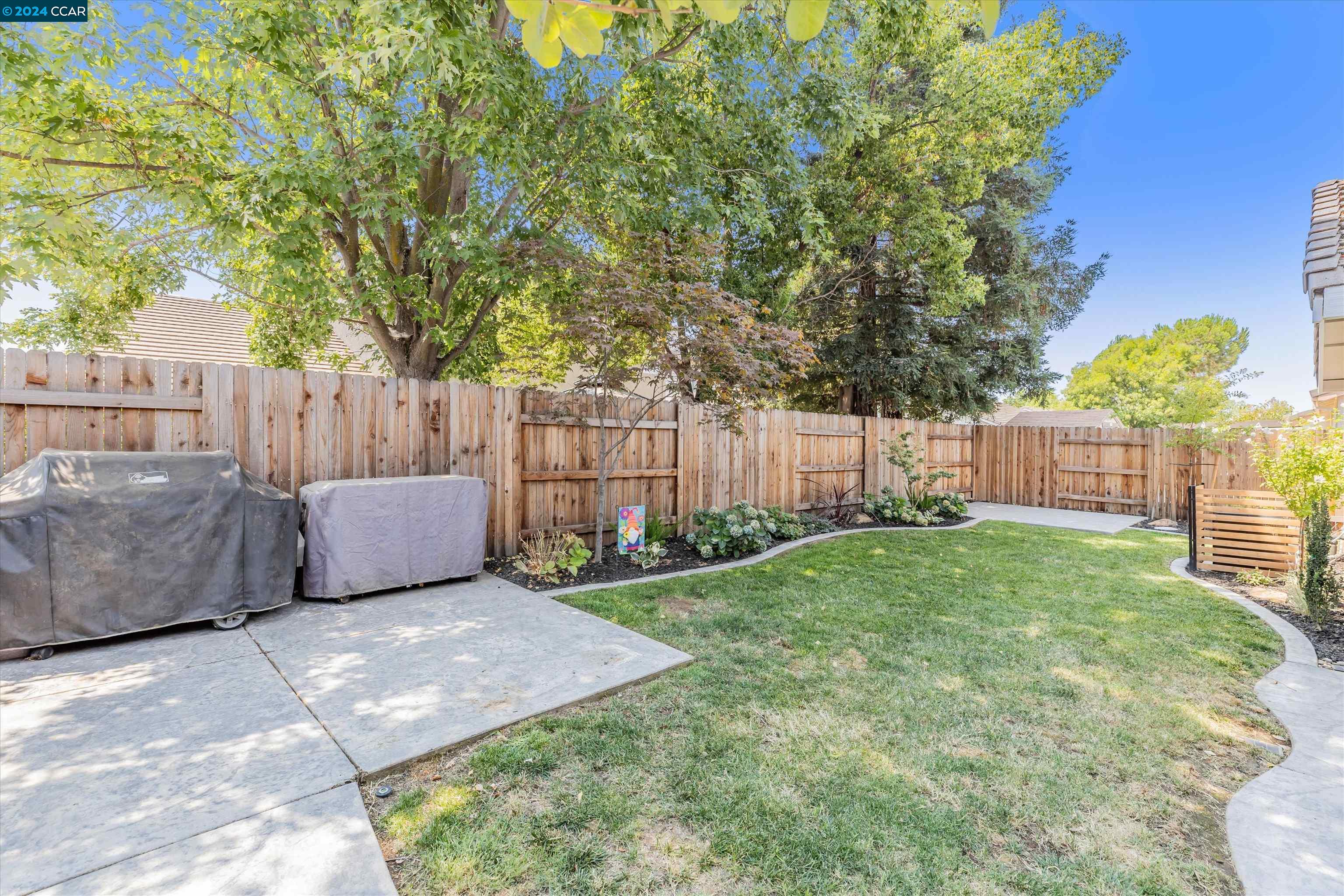 2811 Swallowview Dr