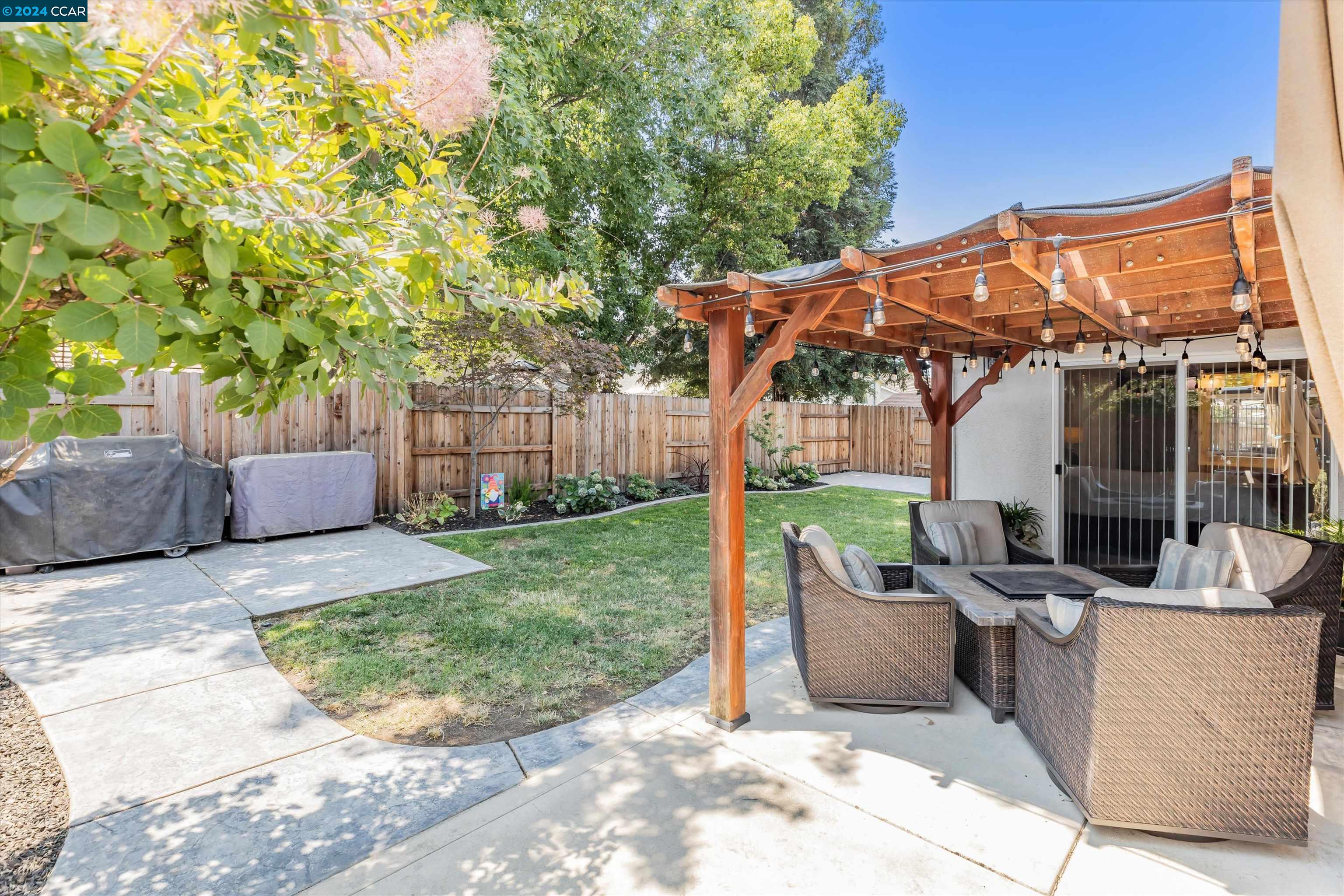 2811 Swallowview Dr