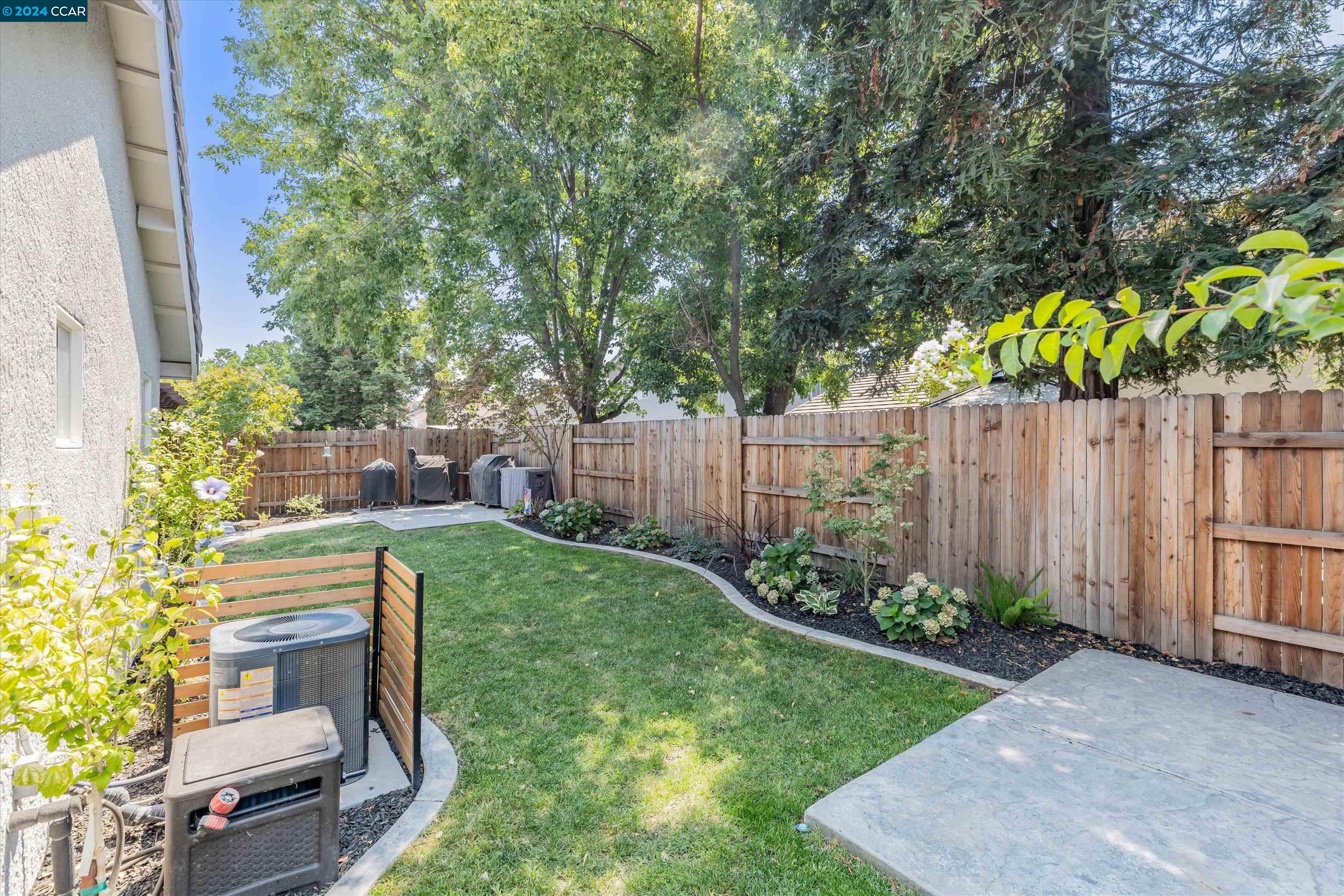 2811 Swallowview Dr