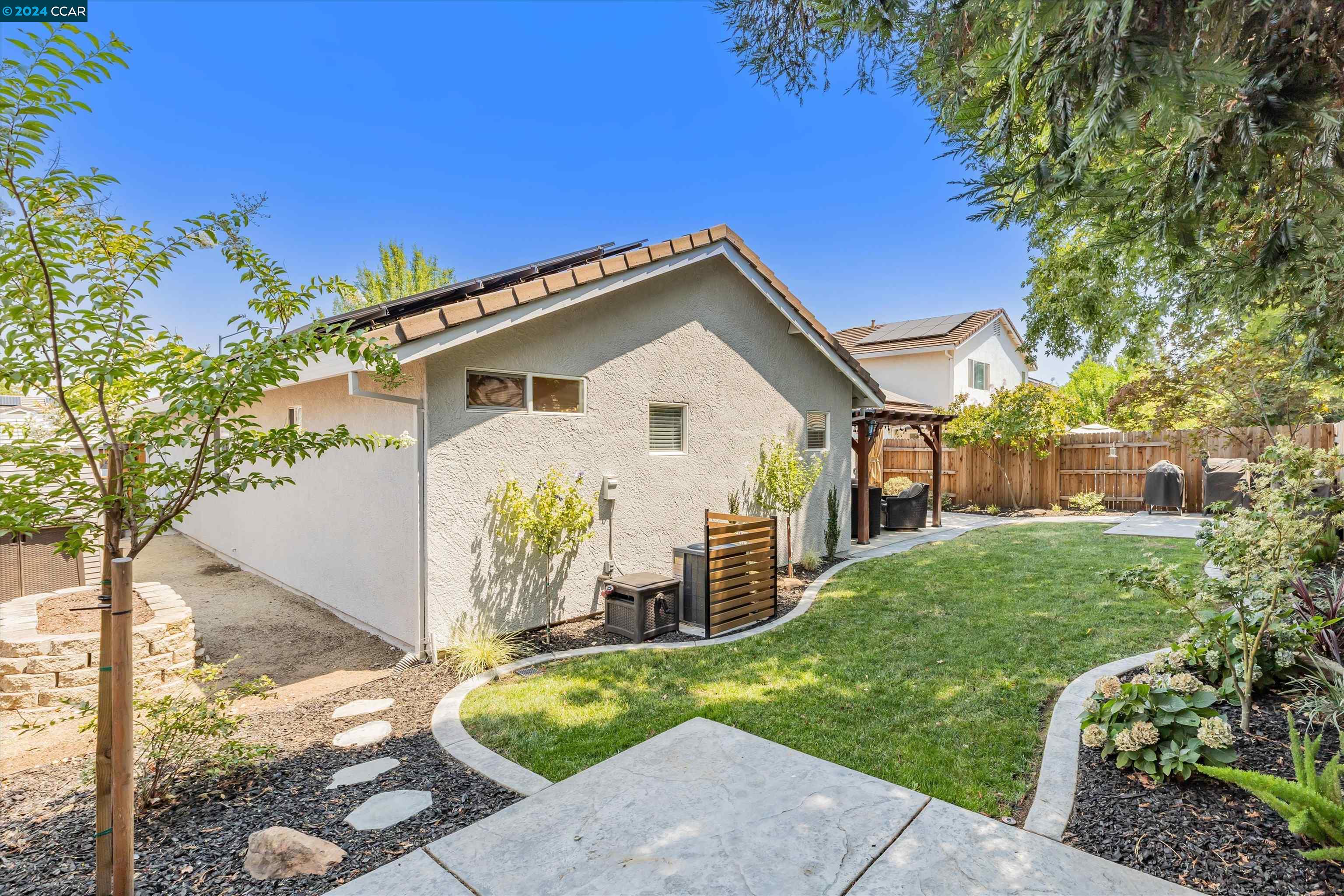 2811 Swallowview Dr