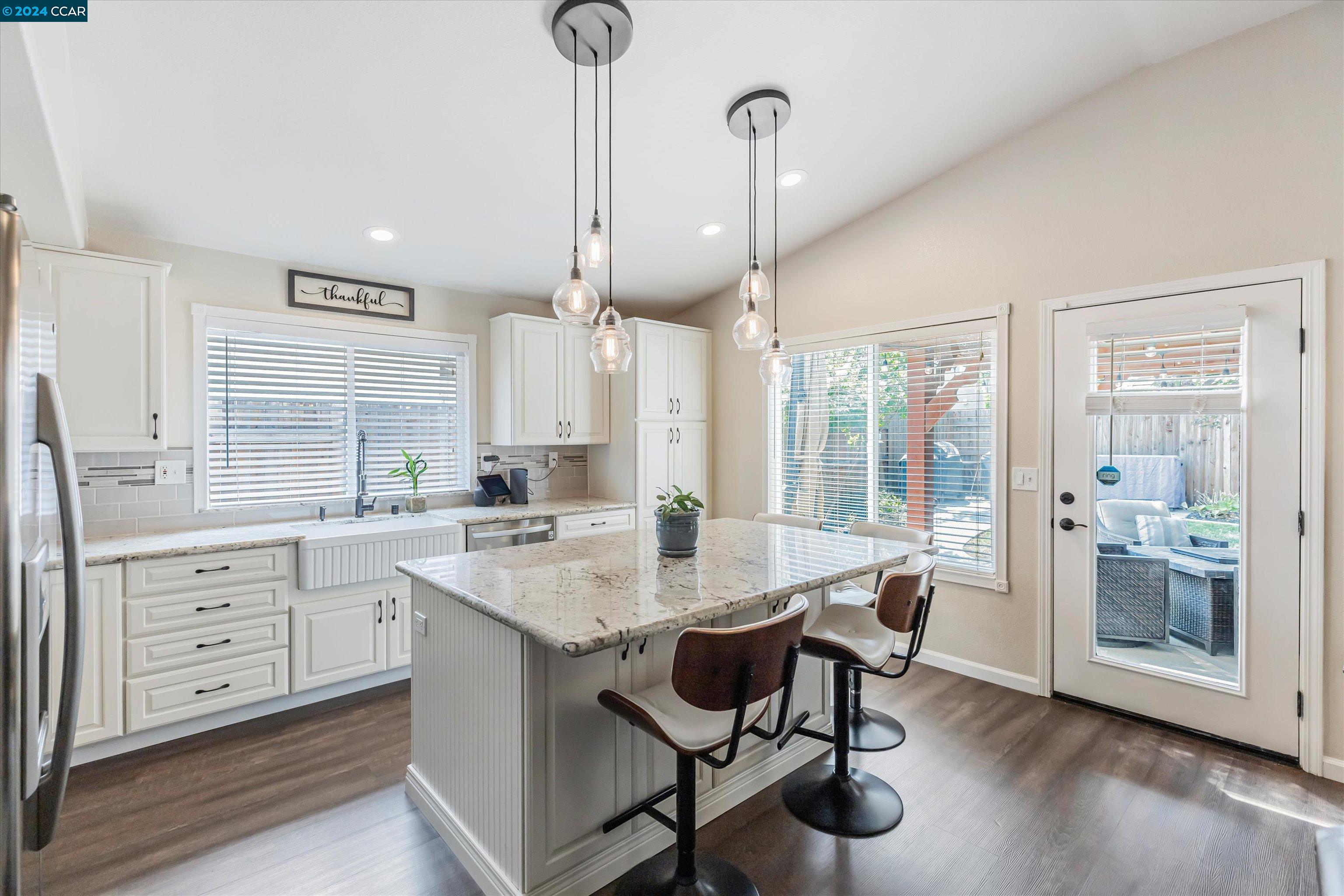 2811 Swallowview Dr