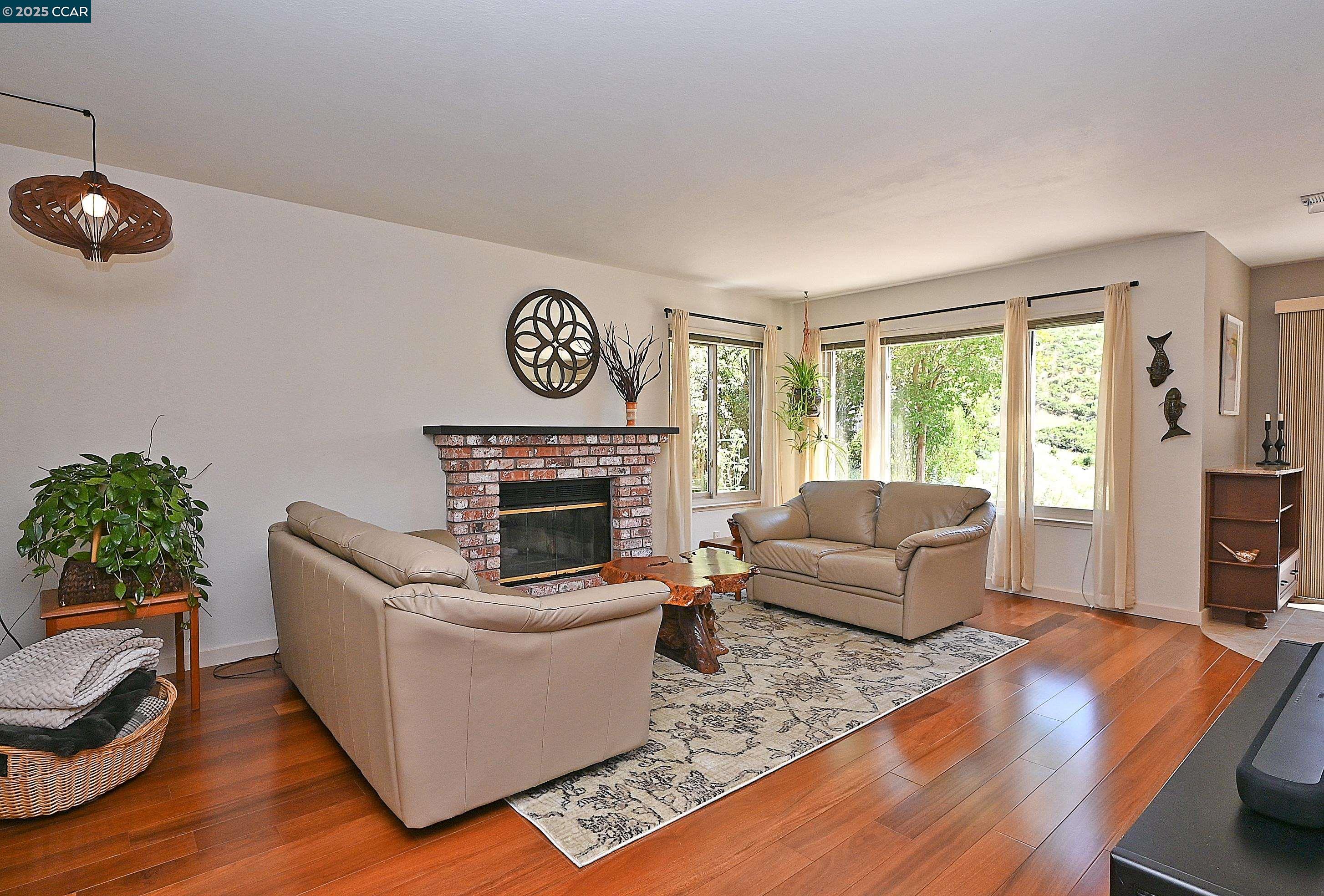 594 Morning Glory Dr