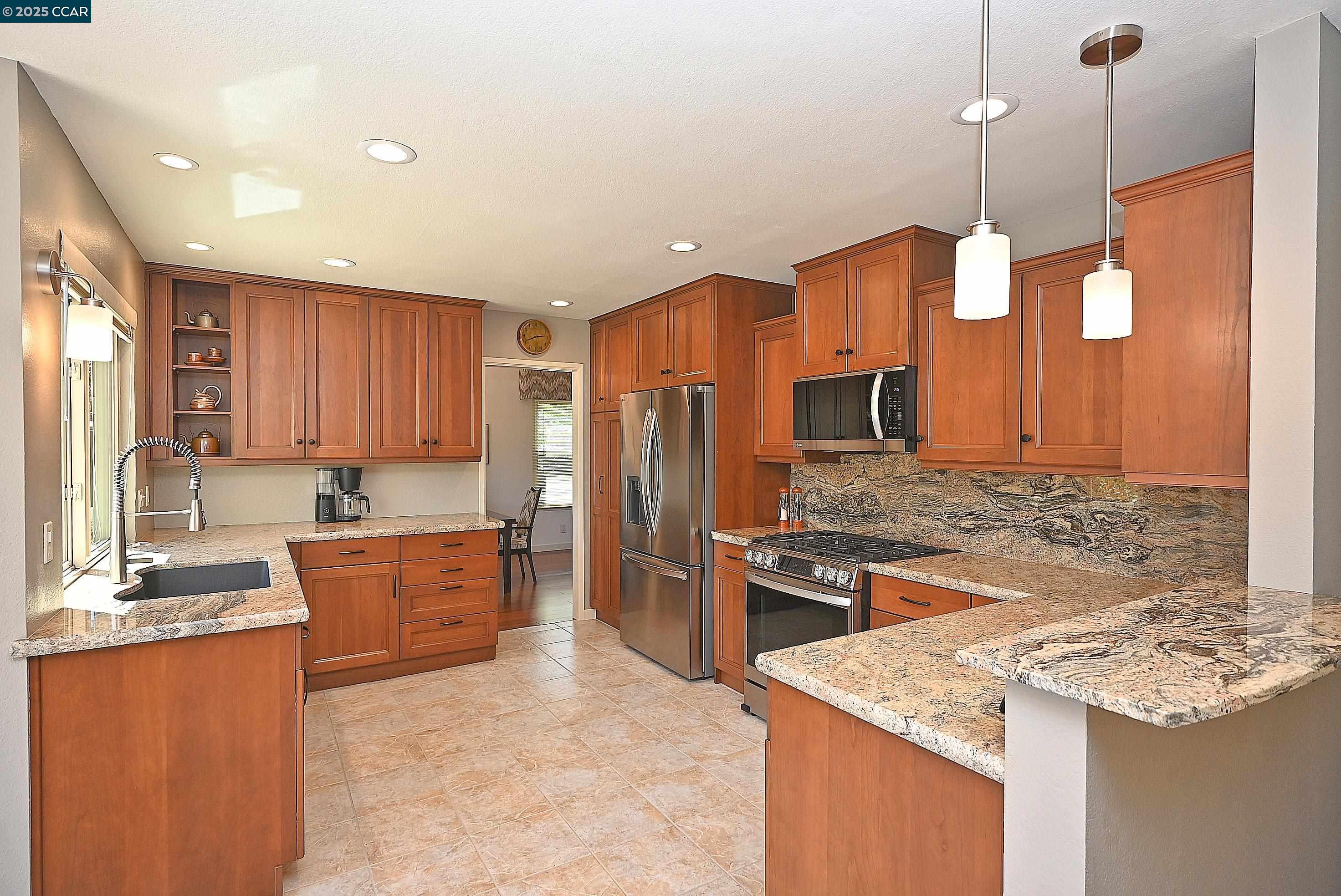 594 Morning Glory Dr