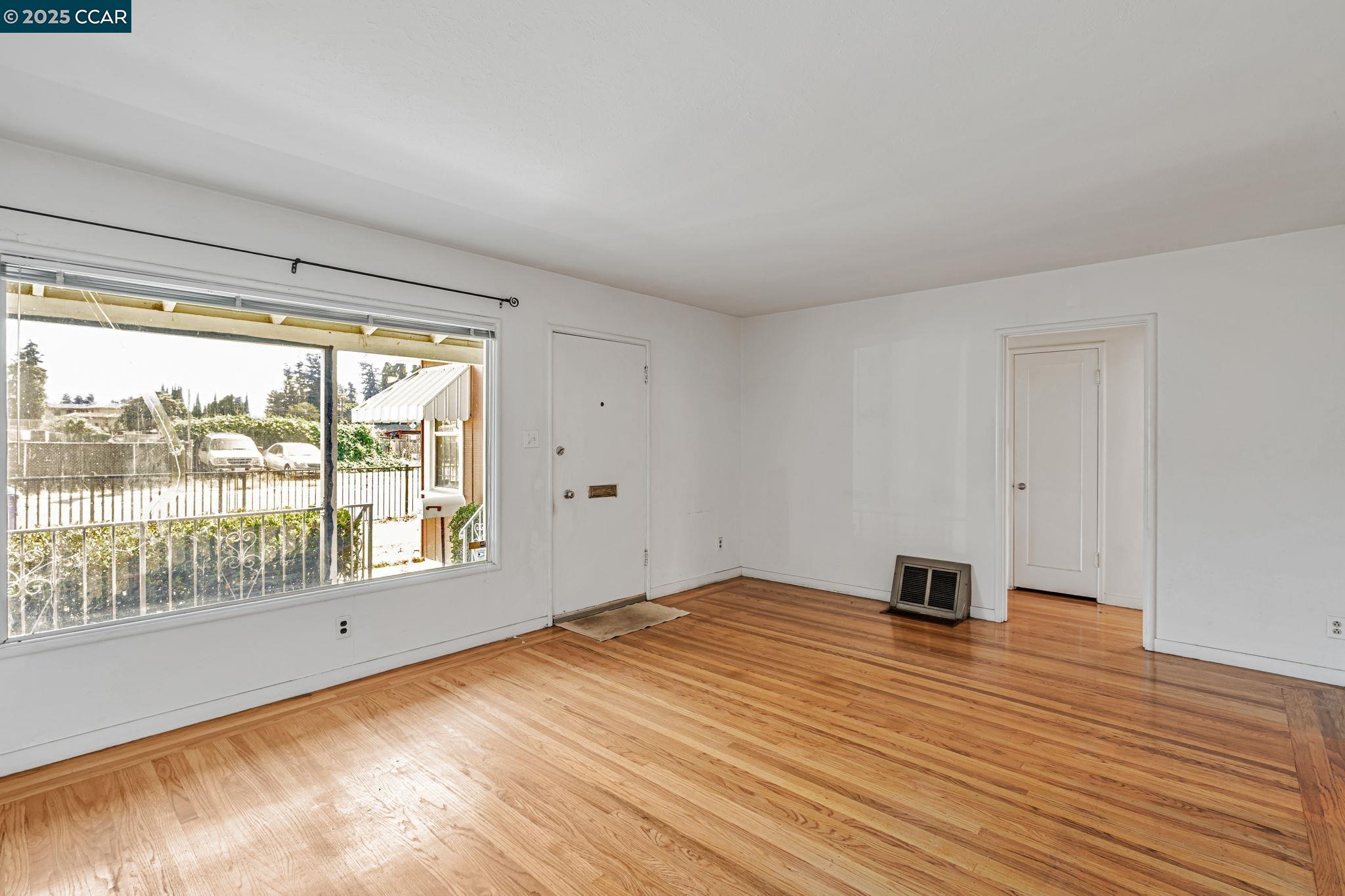 240 Ano Ave