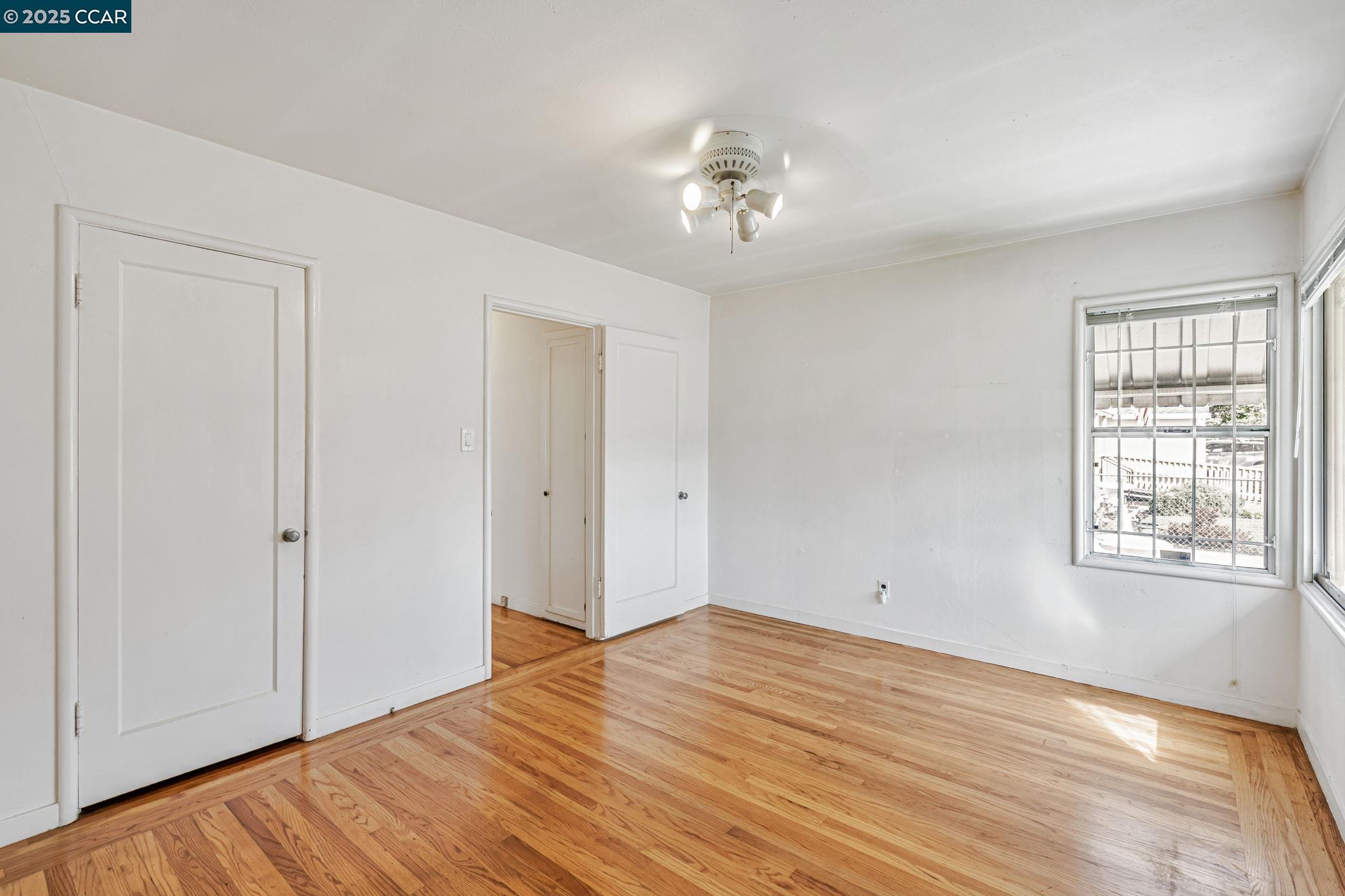 240 Ano Ave