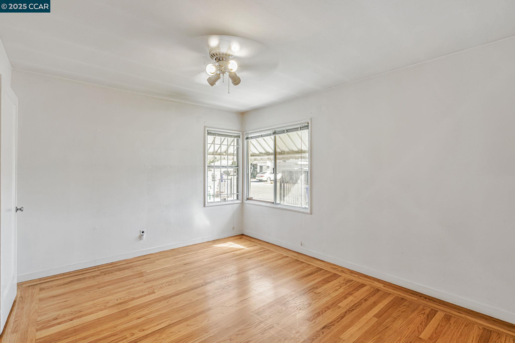 240 Ano Ave