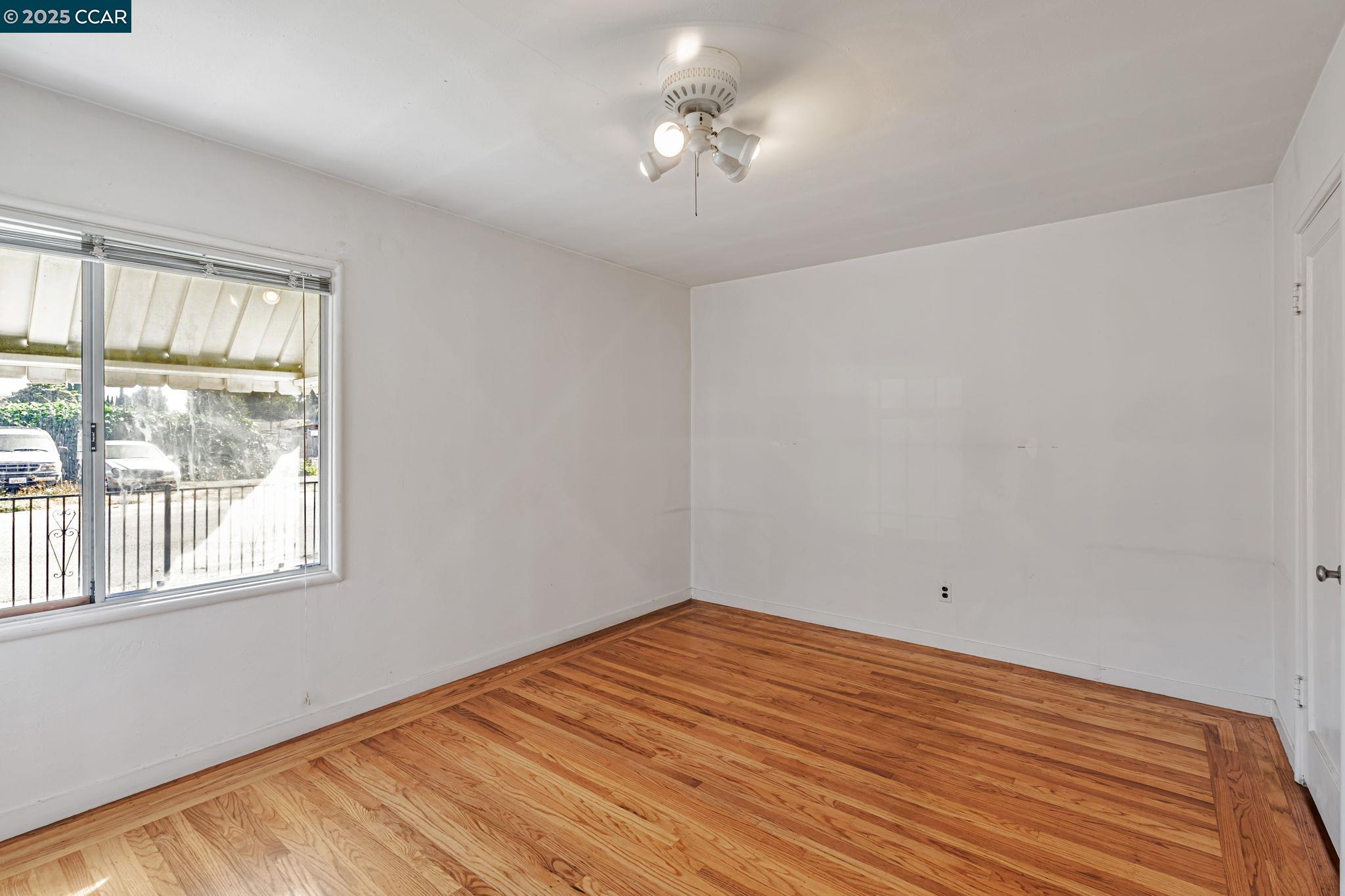 240 Ano Ave