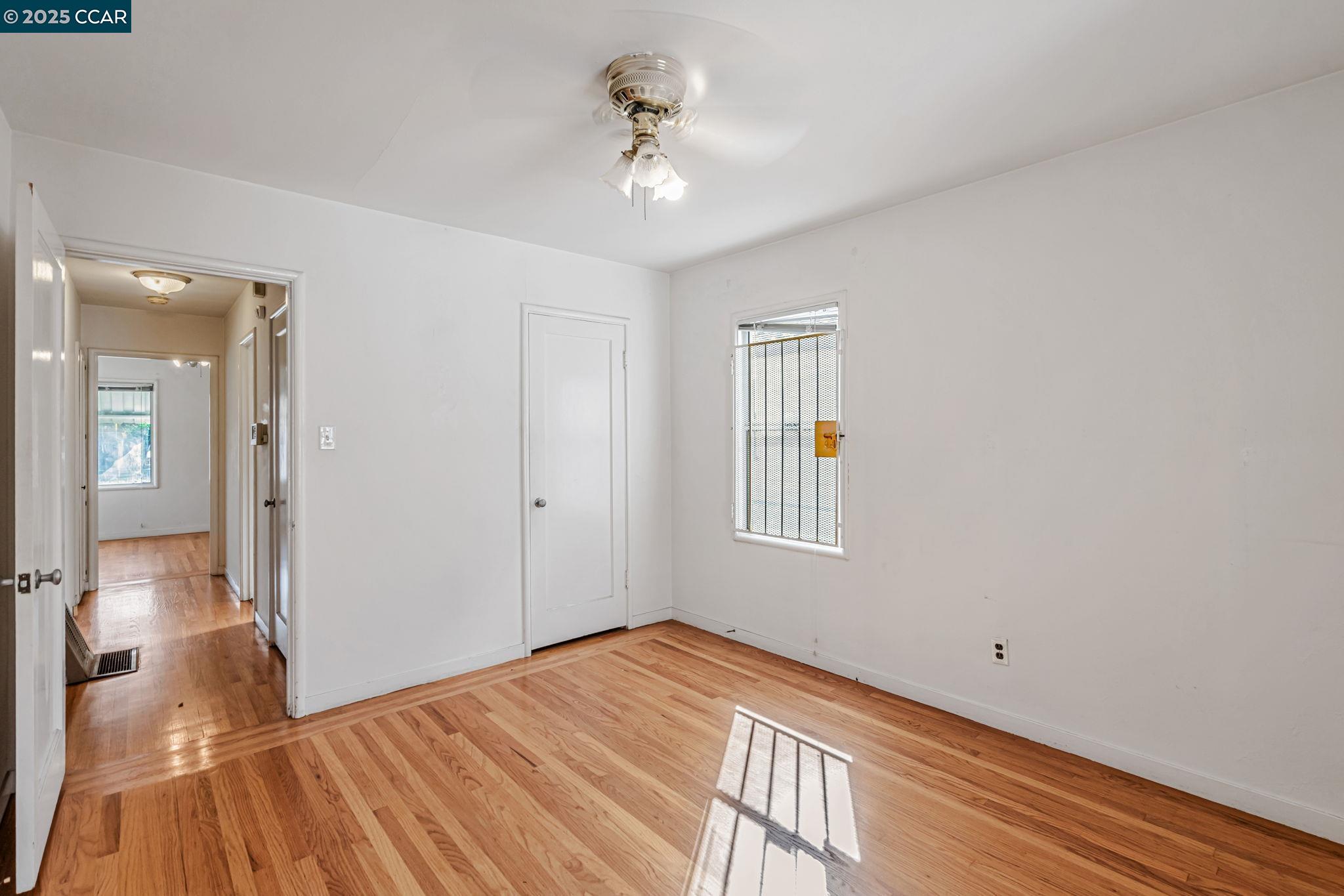 240 Ano Ave