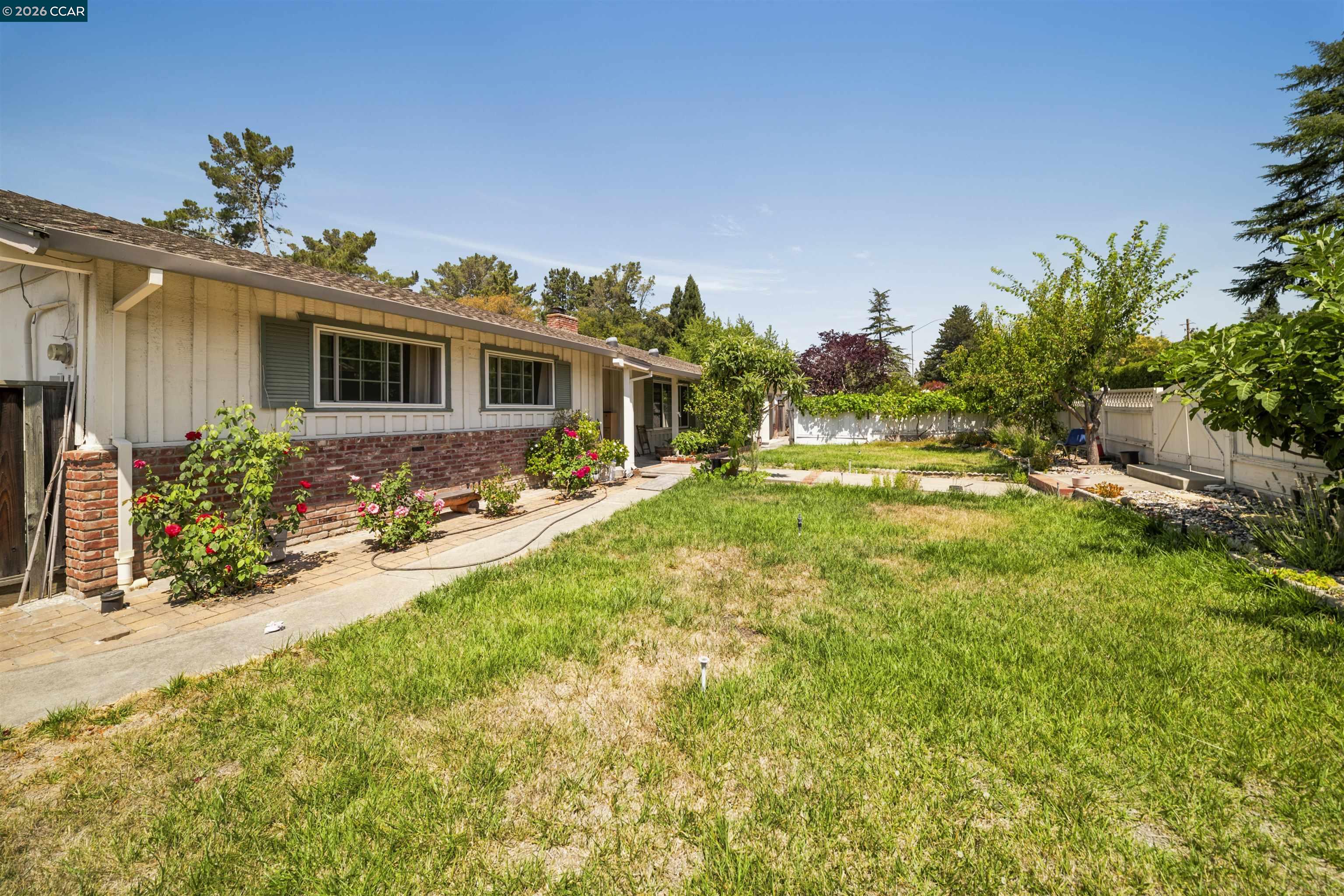 732 Moraga Rd