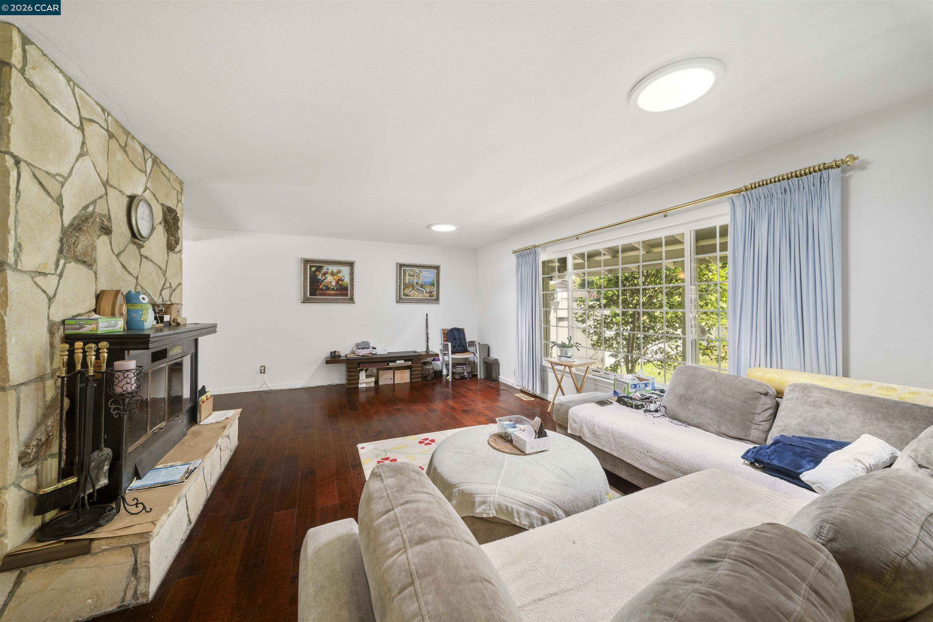 732 Moraga Rd
