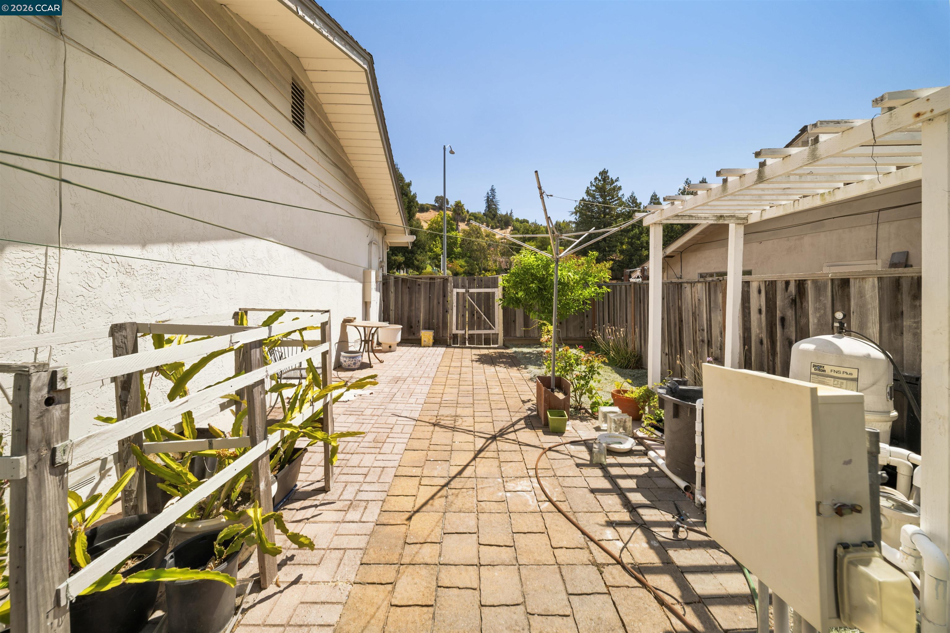 732 Moraga Rd
