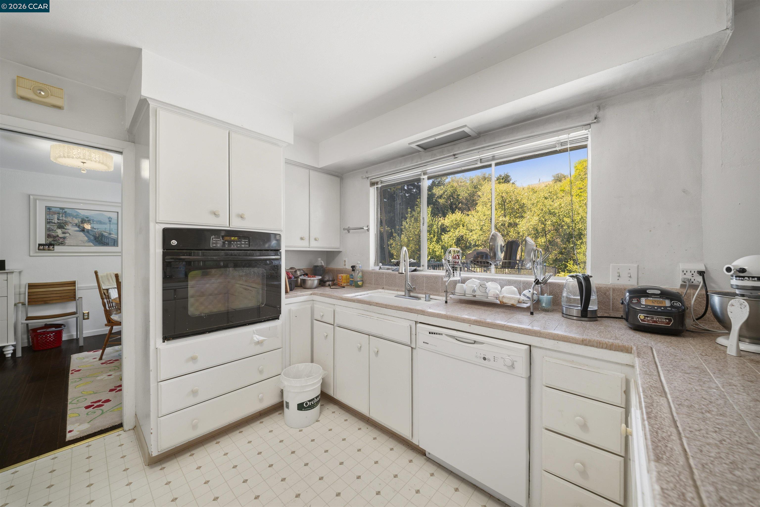 732 Moraga Rd