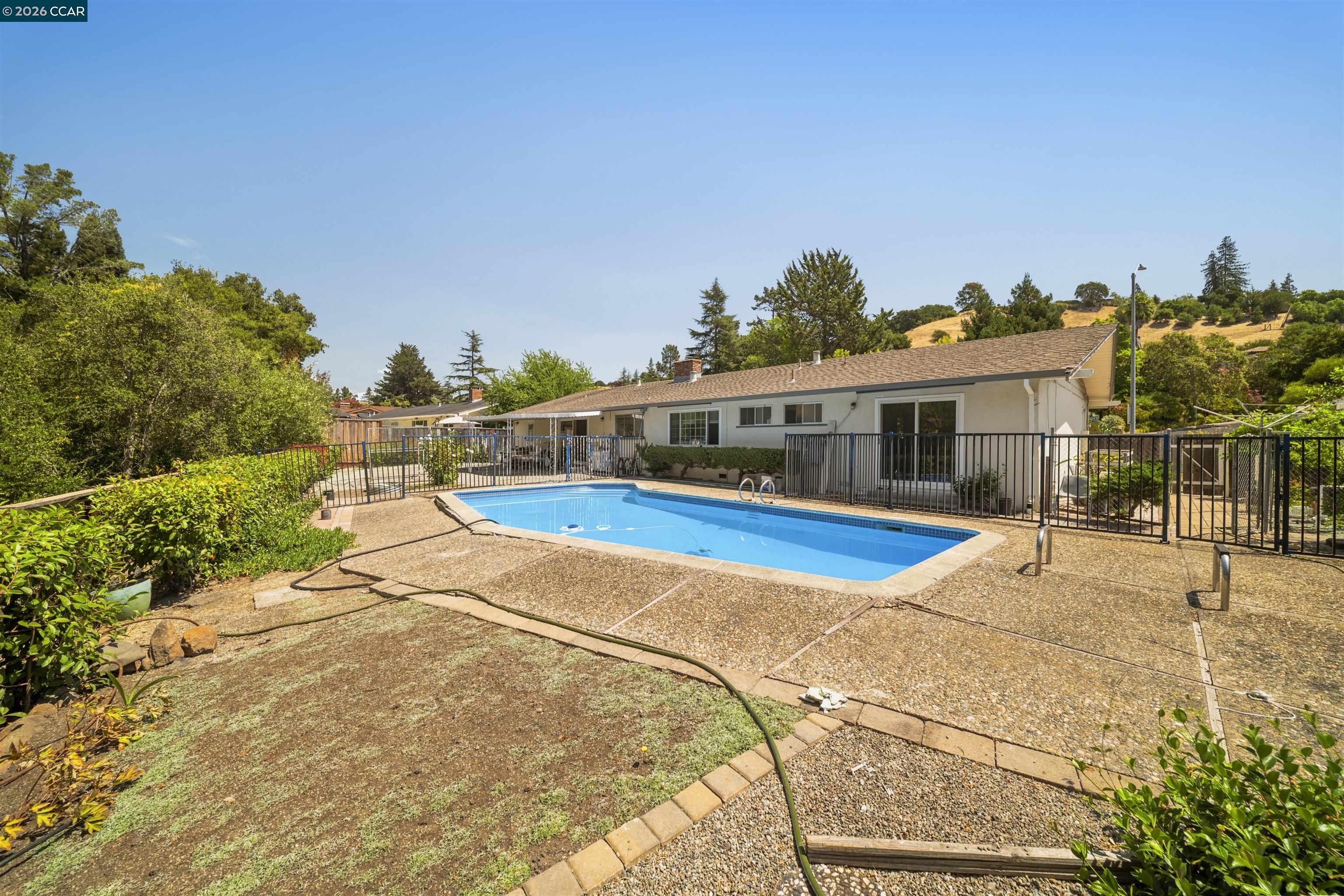 732 Moraga Rd