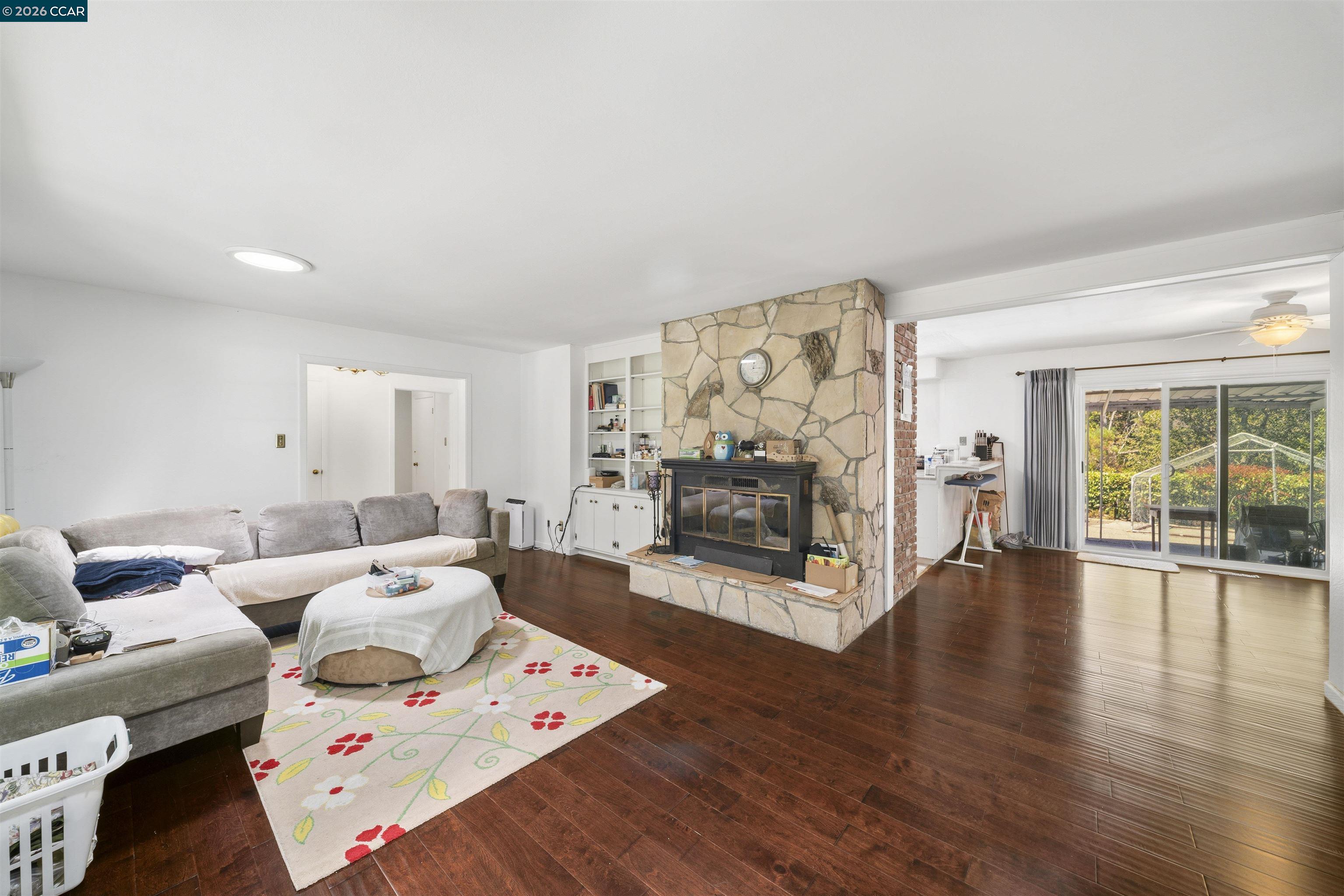 732 Moraga Rd