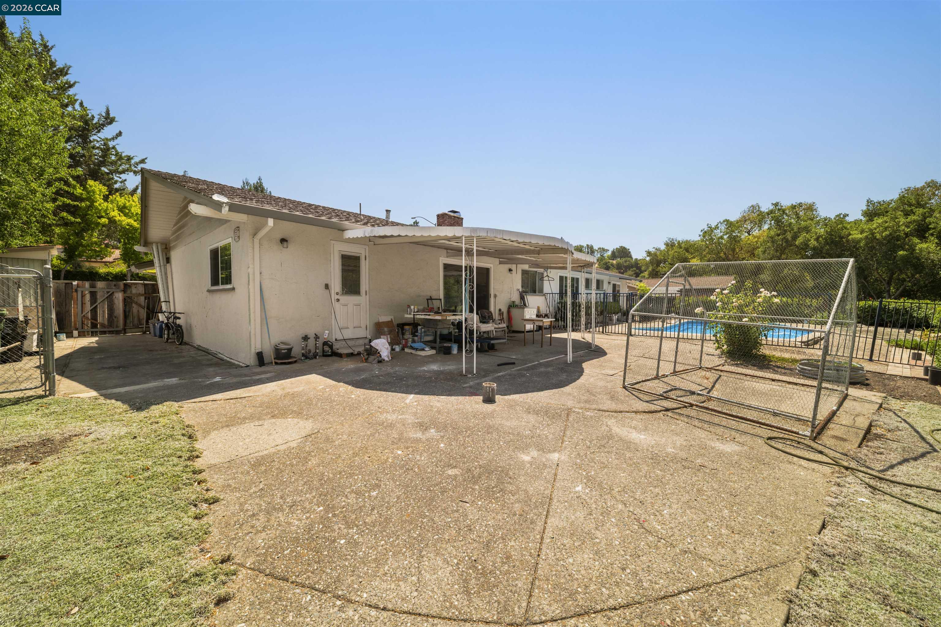 732 Moraga Rd