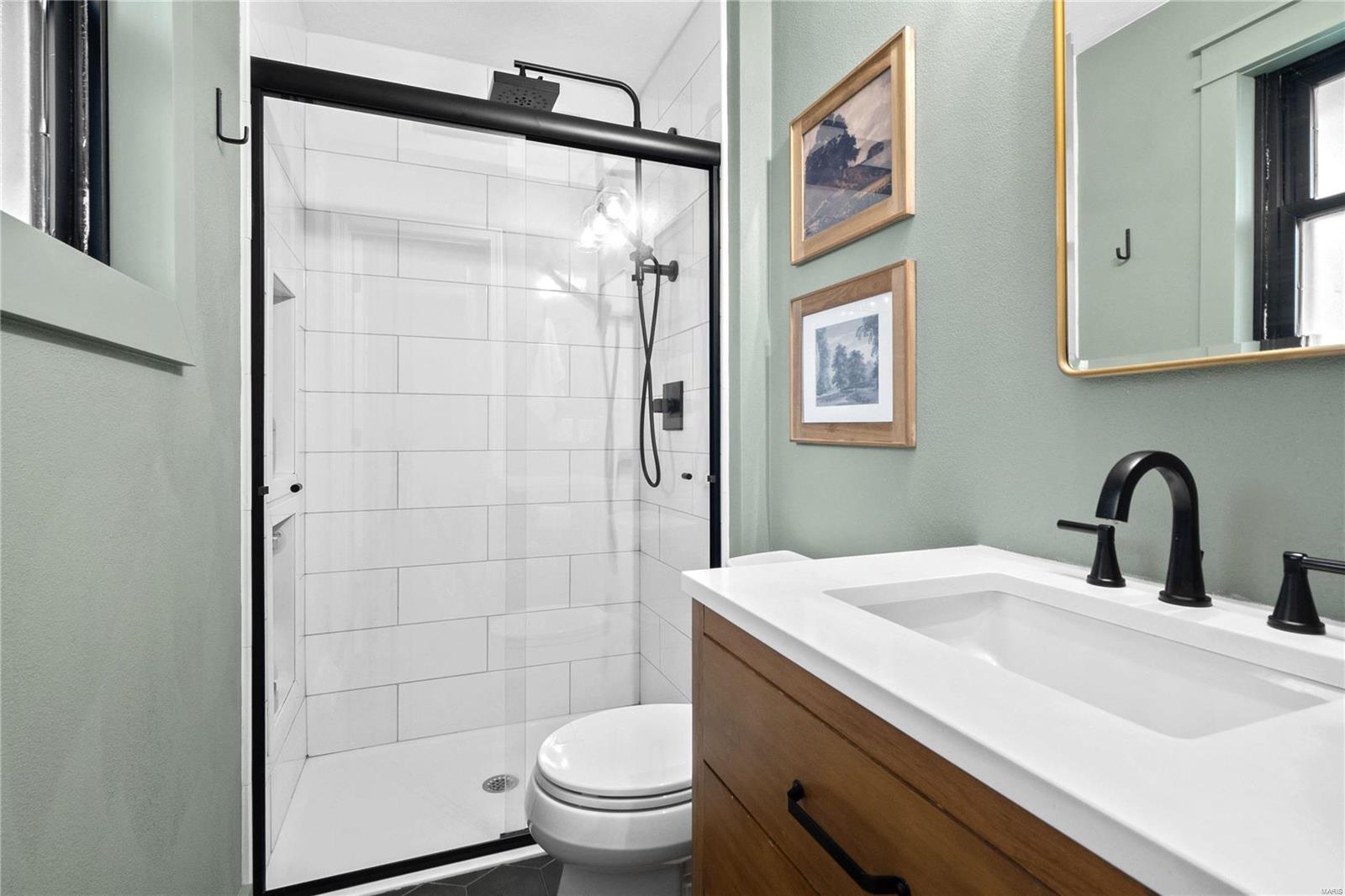 530 W Parkview Drive