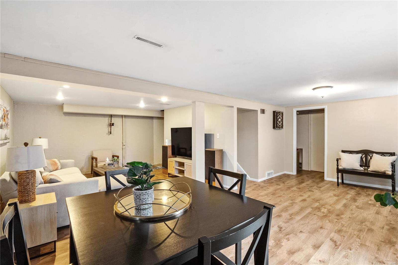 24 Country Squire Lane