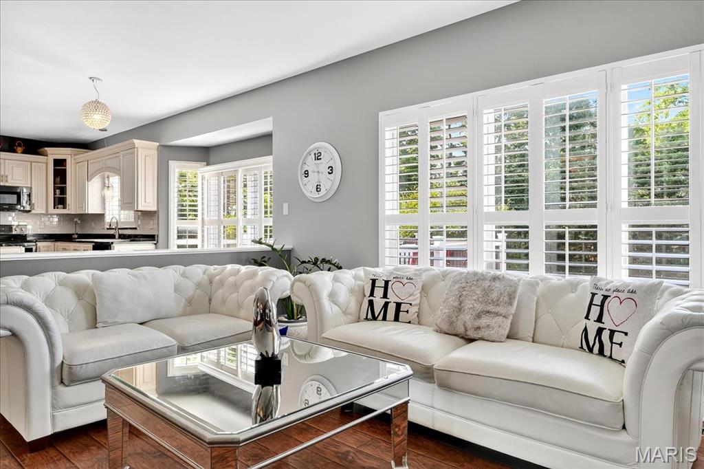 12 Compass Pointe Court