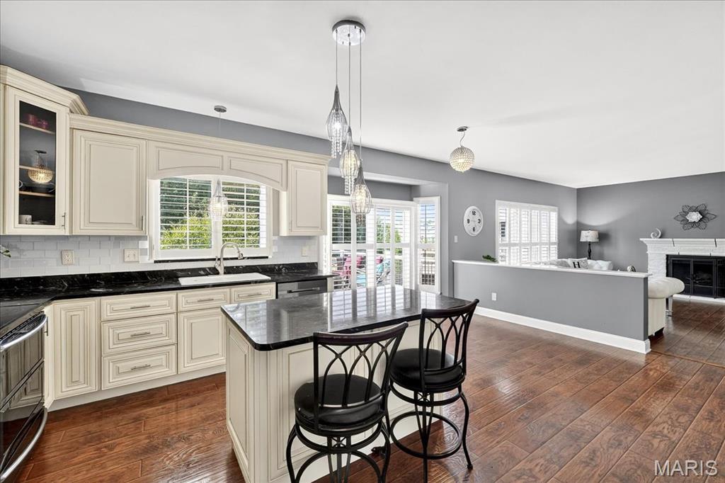 12 Compass Pointe Court