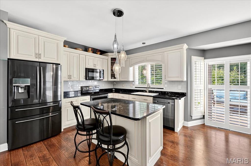 12 Compass Pointe Court