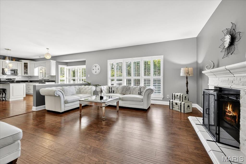 12 Compass Pointe Court