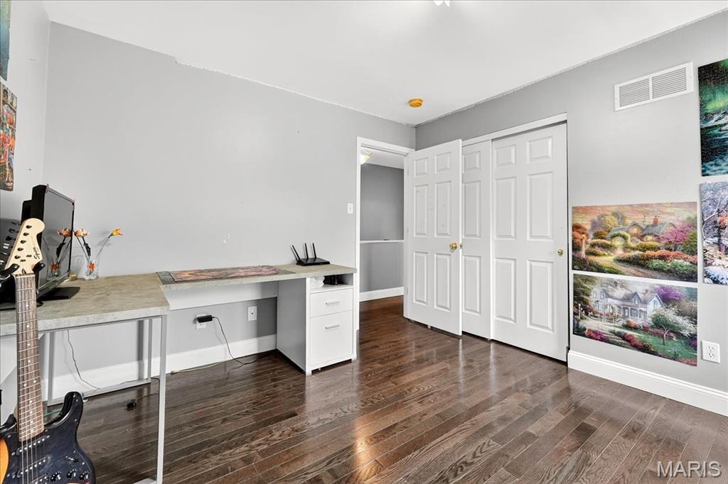 12 Compass Pointe Court