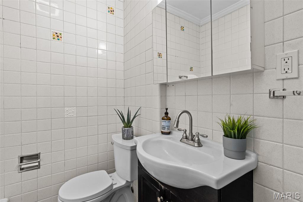 2323 Macklind Avenue