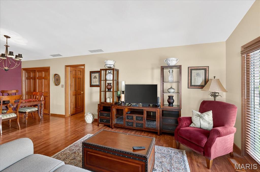 313 Hickory Bend