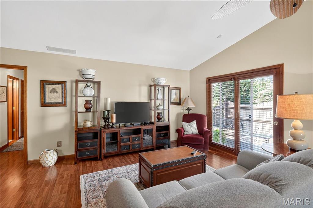 313 Hickory Bend
