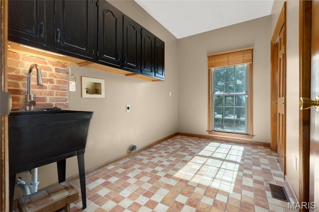 621 Old Riverwoods Lane