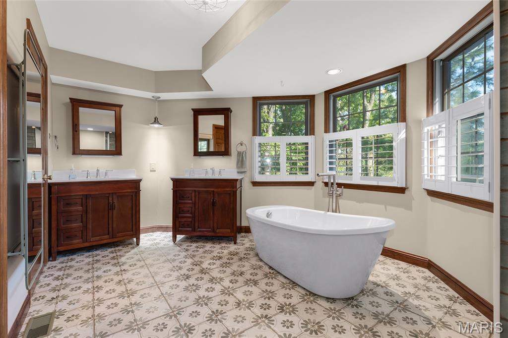 621 Old Riverwoods Lane