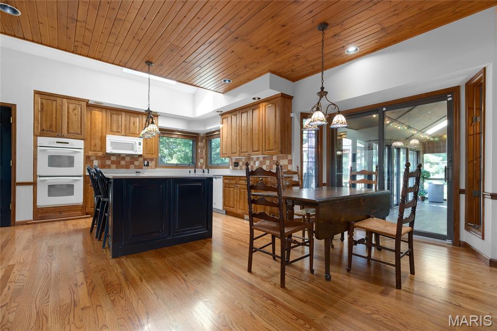 621 Old Riverwoods Lane