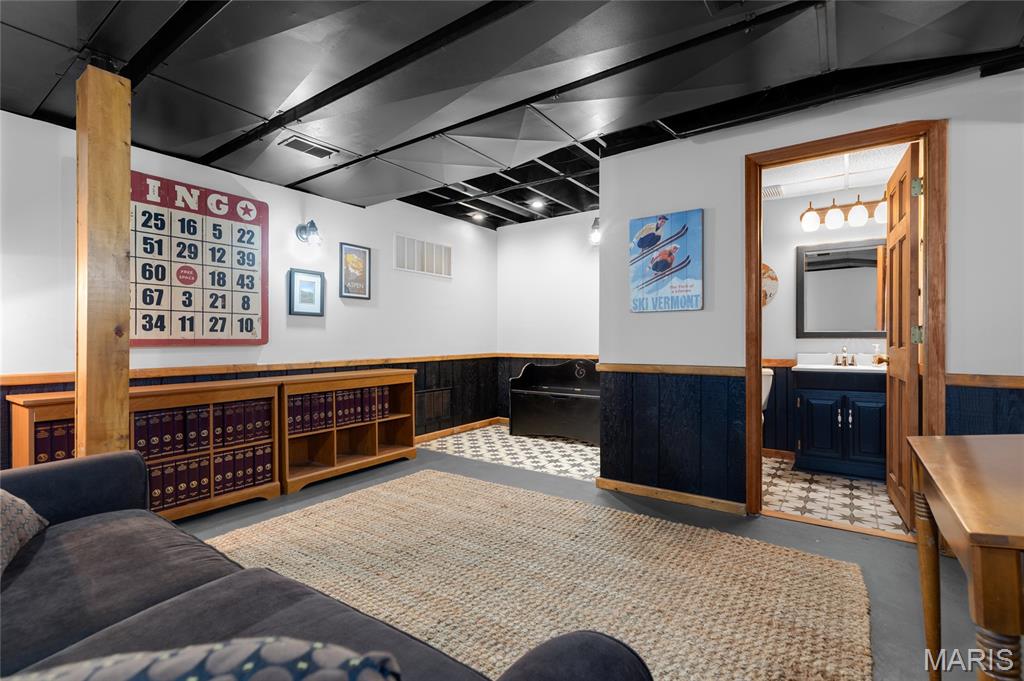 621 Old Riverwoods Lane