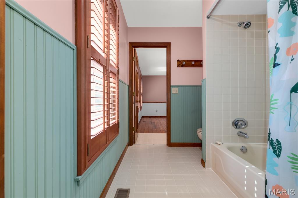 621 Old Riverwoods Lane