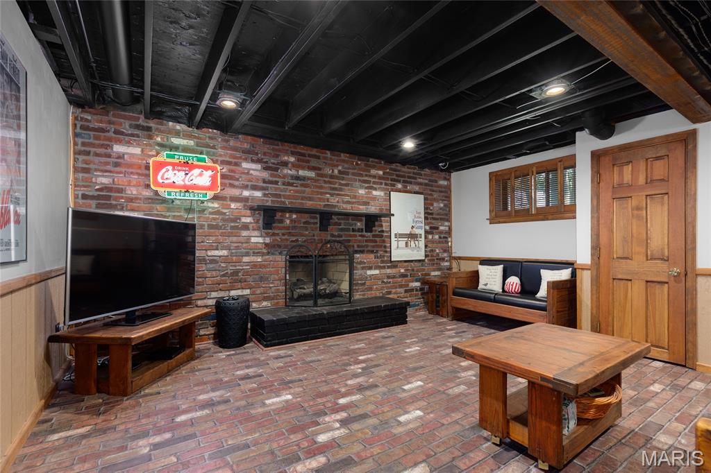 621 Old Riverwoods Lane