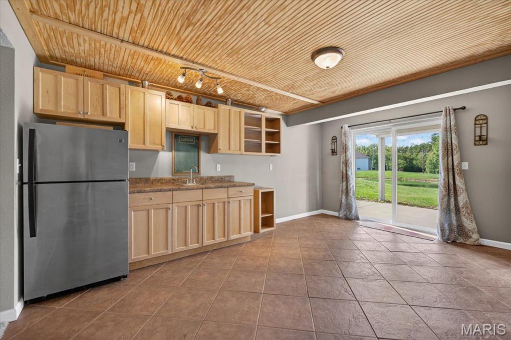 616 Manor Lane