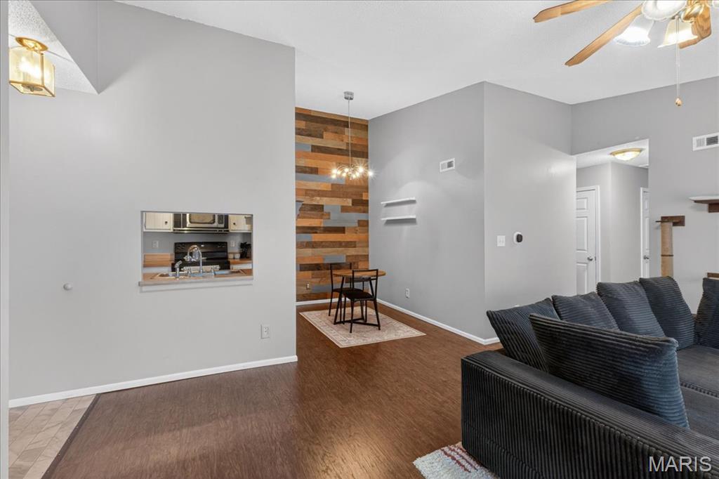 6840 Cottage Grove Lane Unit: I