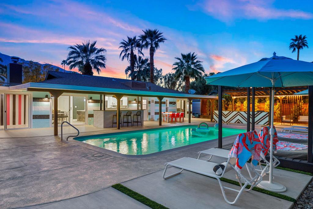 1322 S Farrell Drive